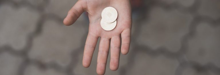 hand muenze coin